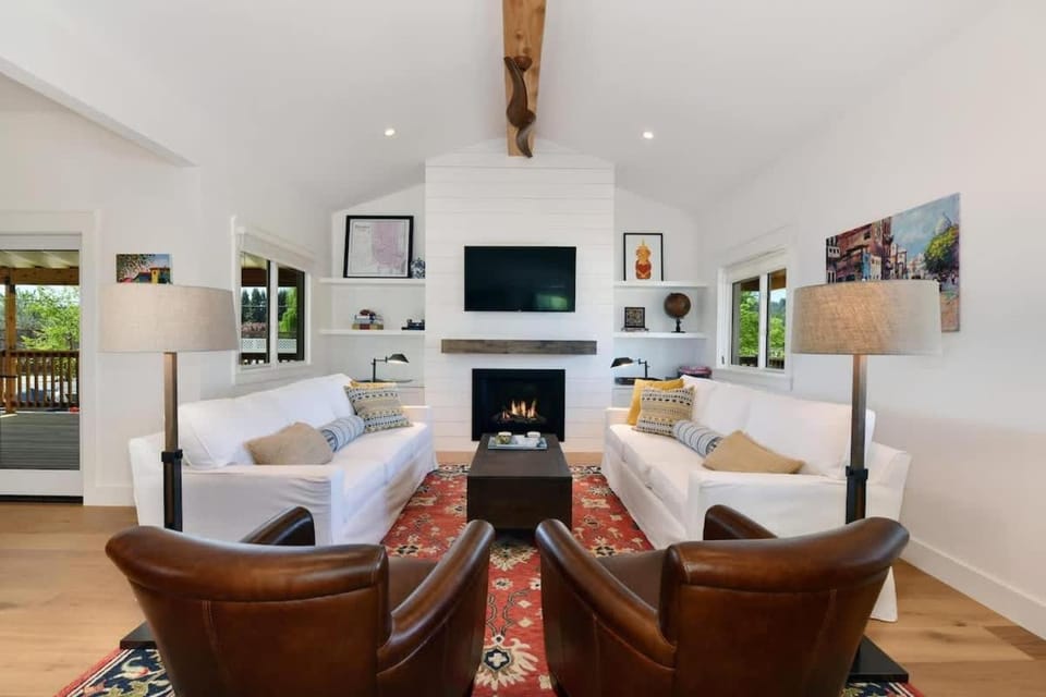 Completely Remodeled Farmhouse With Stunning Views Of Dry Creek Valley House in Healdsburg