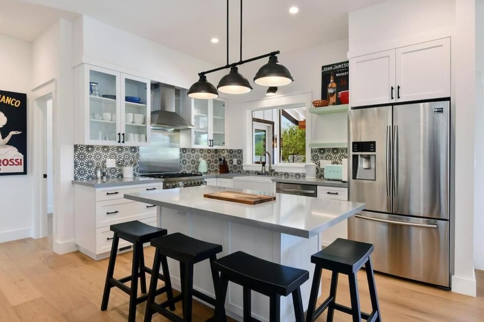 Completely Remodeled Farmhouse With Stunning Views Of Dry Creek Valley House in Healdsburg