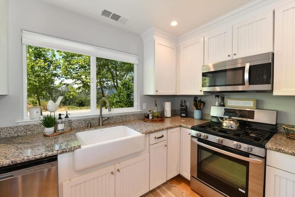 Vineyard Setting With 180 Panoramic Lake Views House in Clear Lake