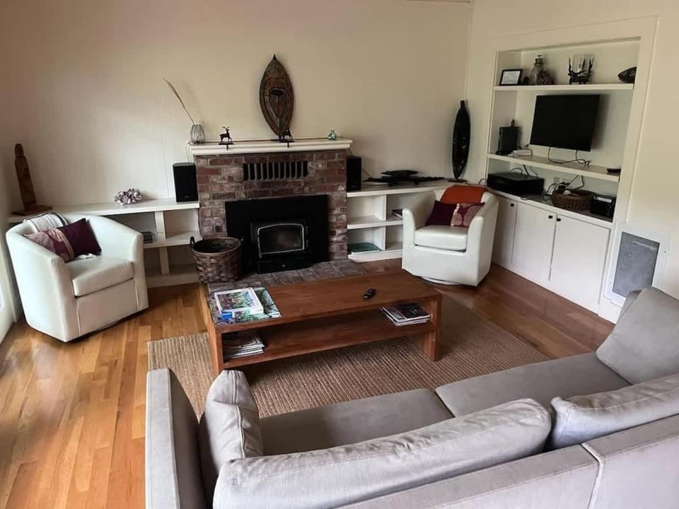 Serene Riverfront Cottage In Healdsburg Views Kayaks 1 5 Mile To Downtown House in Russian River