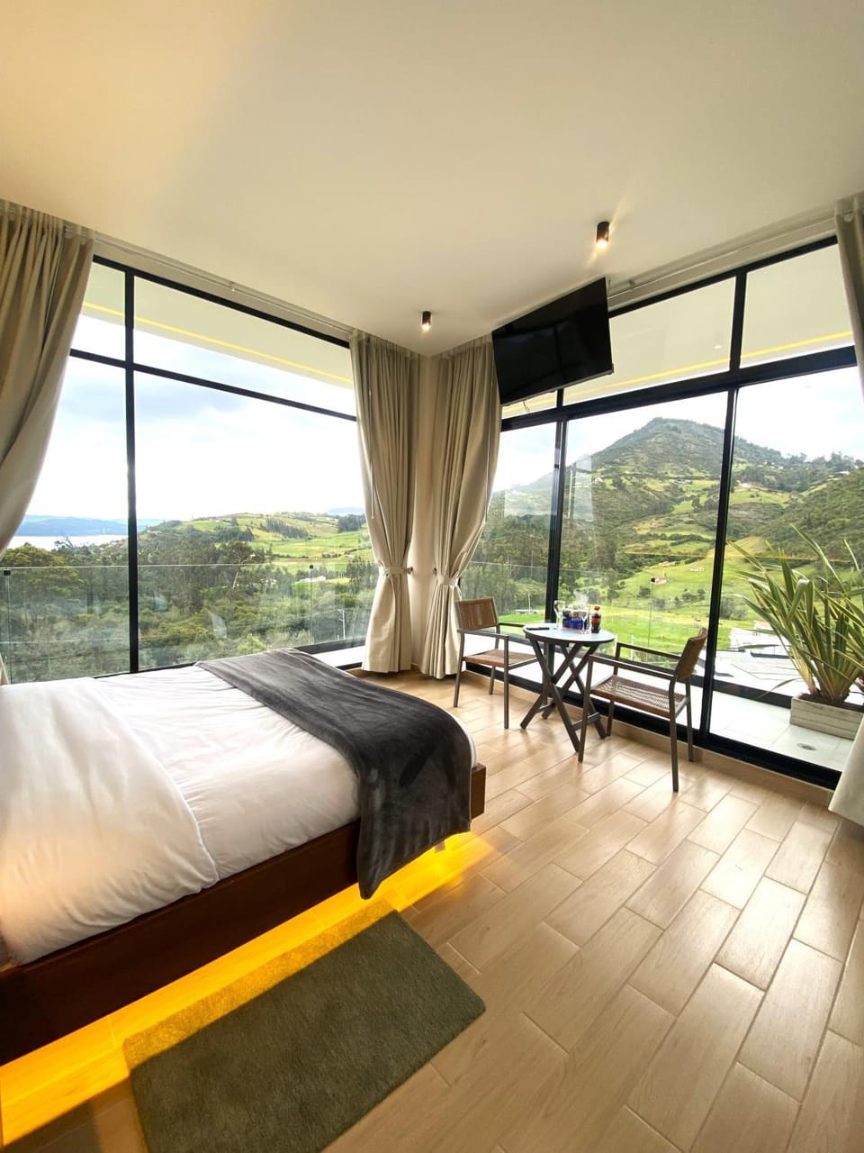 Golden Glamping & Suites Campground/ 
RV Resort in Cundinamarca, Colombia