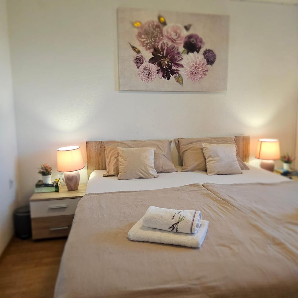 Bed, Spa and wellness centre/facilities, Bedroom