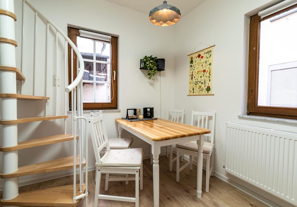 Seating area, kitchen