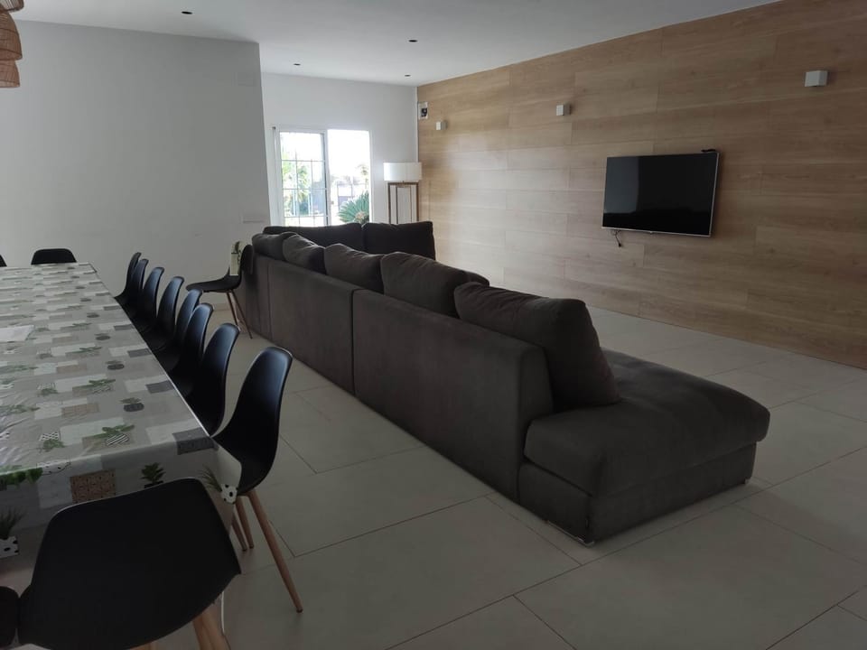 Communal lounge/ TV room, Dining area