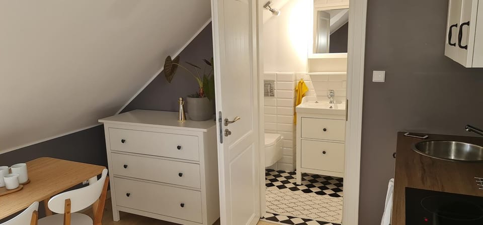 Communal lounge/ TV room, Bathroom