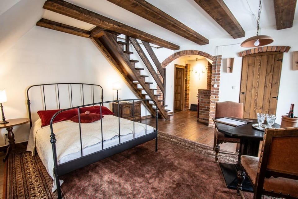 Bed, Living room, Photo of the whole room, Seating area, Bedroom