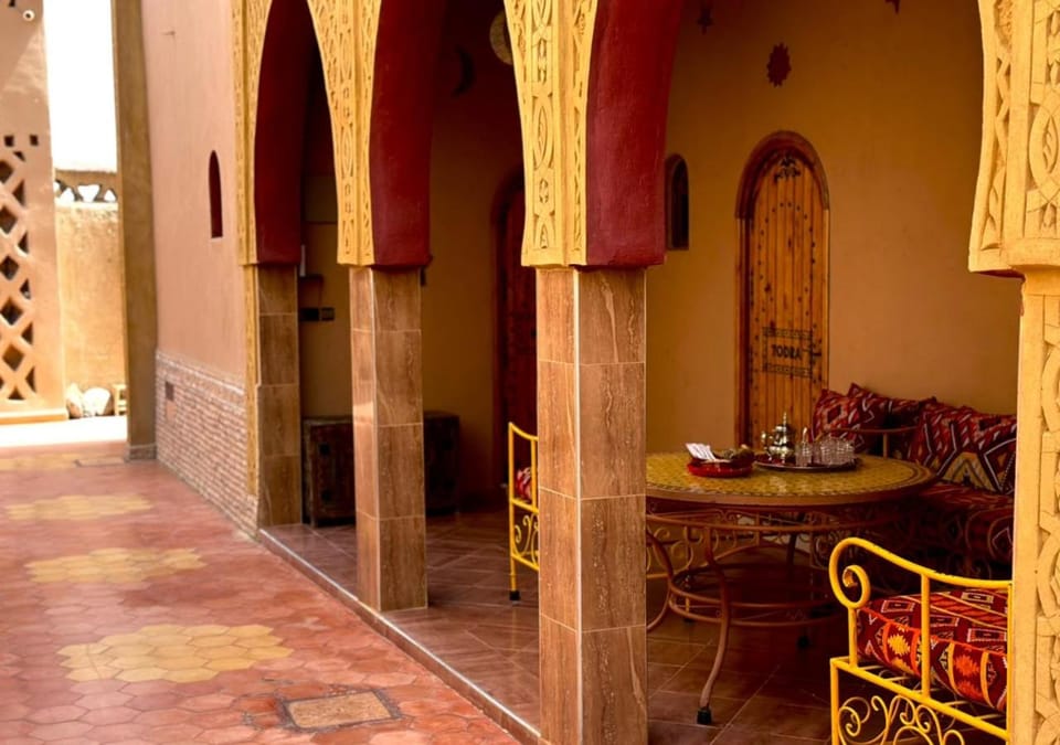 Patio, Restaurant/places to eat, Day, View (from property/room), Balcony/Terrace, Living room, Banquet/Function facilities, Seating area, Dining area