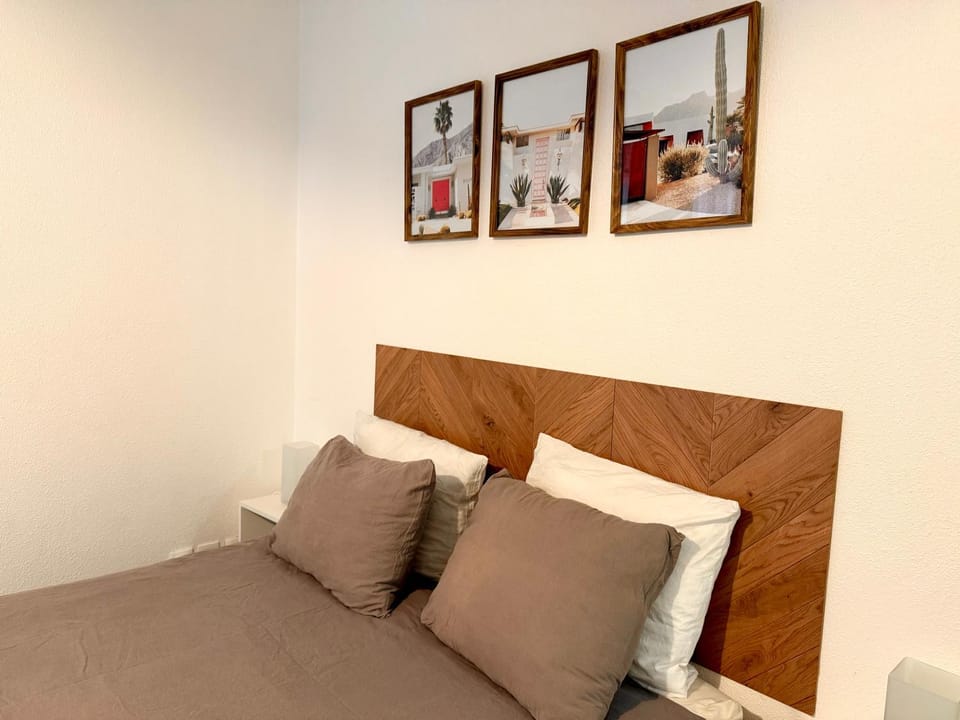 Bed, Decorative detail, Bedroom