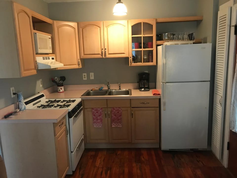 Kitchen or kitchenette, Swimming pool, oven, toaster