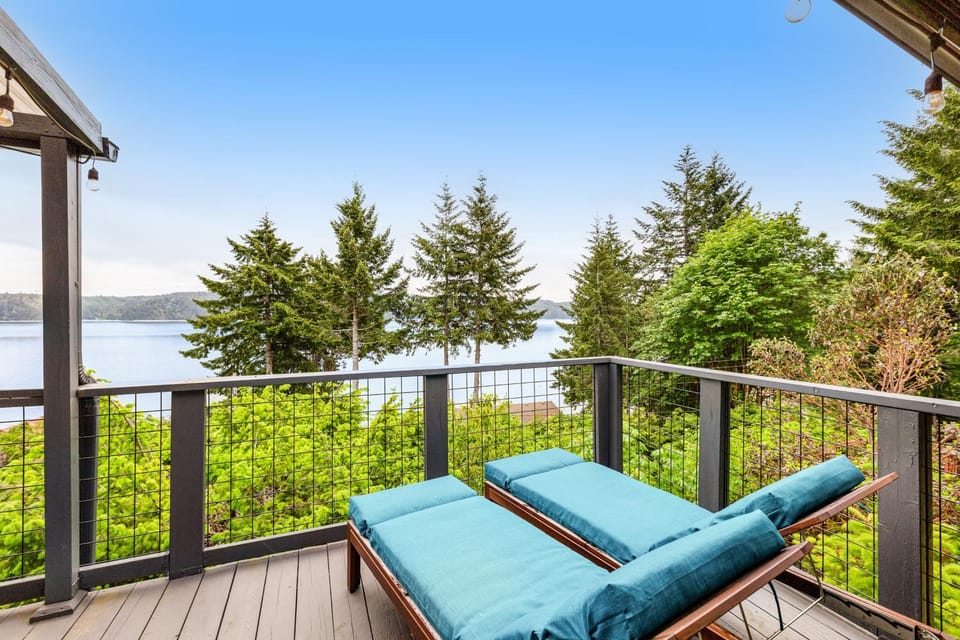 Hoodsport Hideaway House in Hood Canal