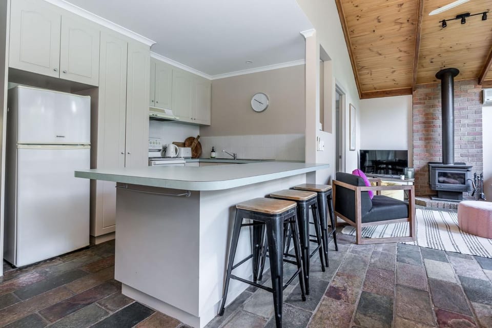 Kitchen or kitchenette, Seating area, Dining area