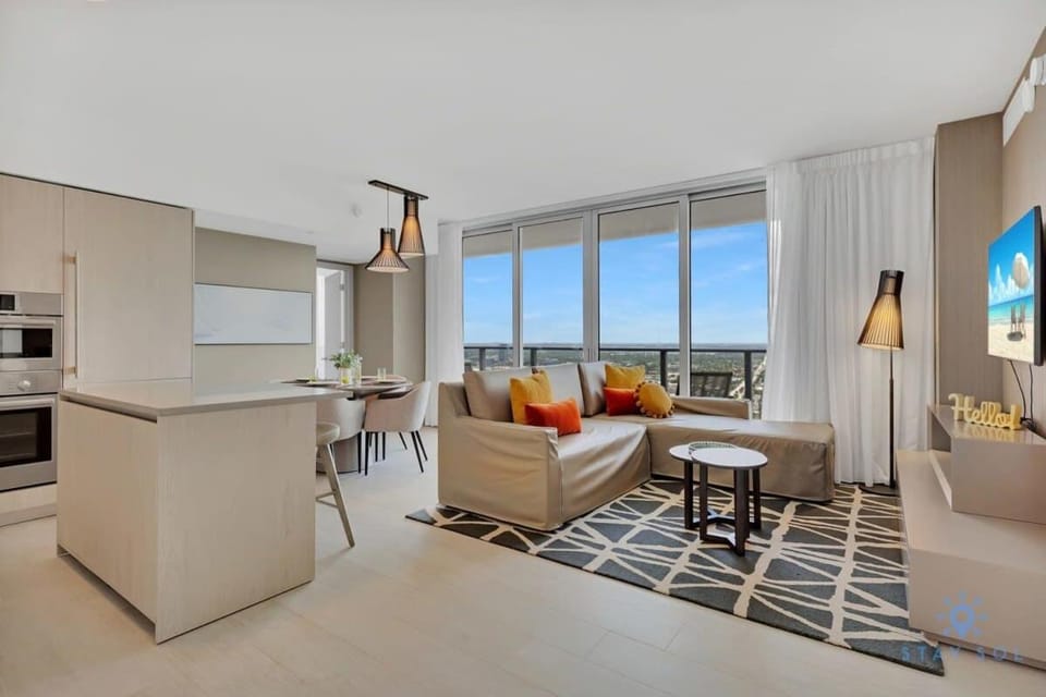 Coastal Relaxation - Parking Included - Amazing Pools Apartment in Hollywood Beach