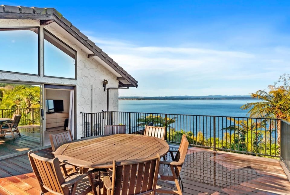 Balcony/Terrace, Lake view