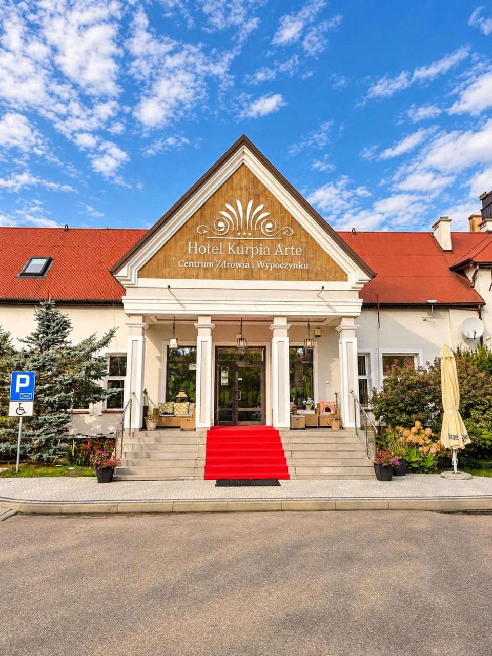 Facade/entrance