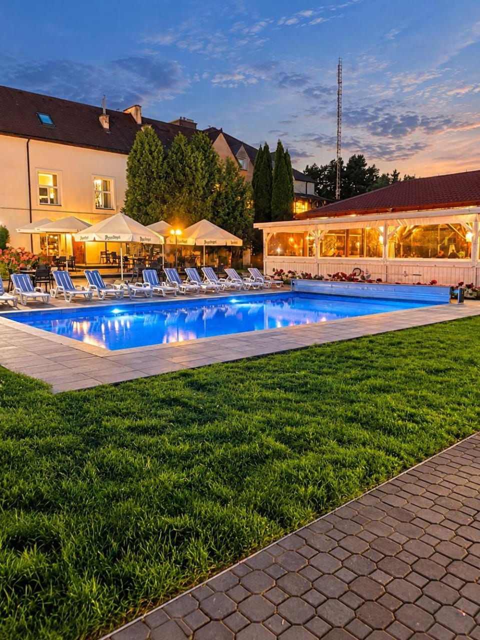 Property building, Natural landscape, Pool view, Swimming pool, Swimming pool, Swimming pool, sunbed