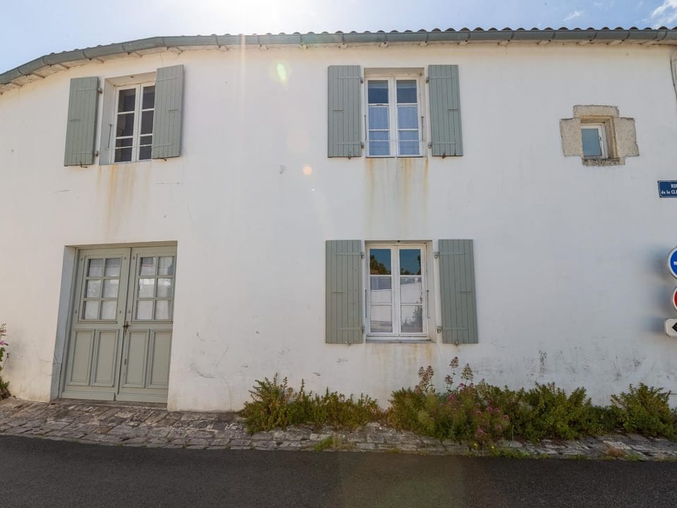 Maison de Charme Rétaise avec Cour, Proche Plages et Centre, 3 Chambres - FR-1-258-138 House in Nouvelle-Aquitaine