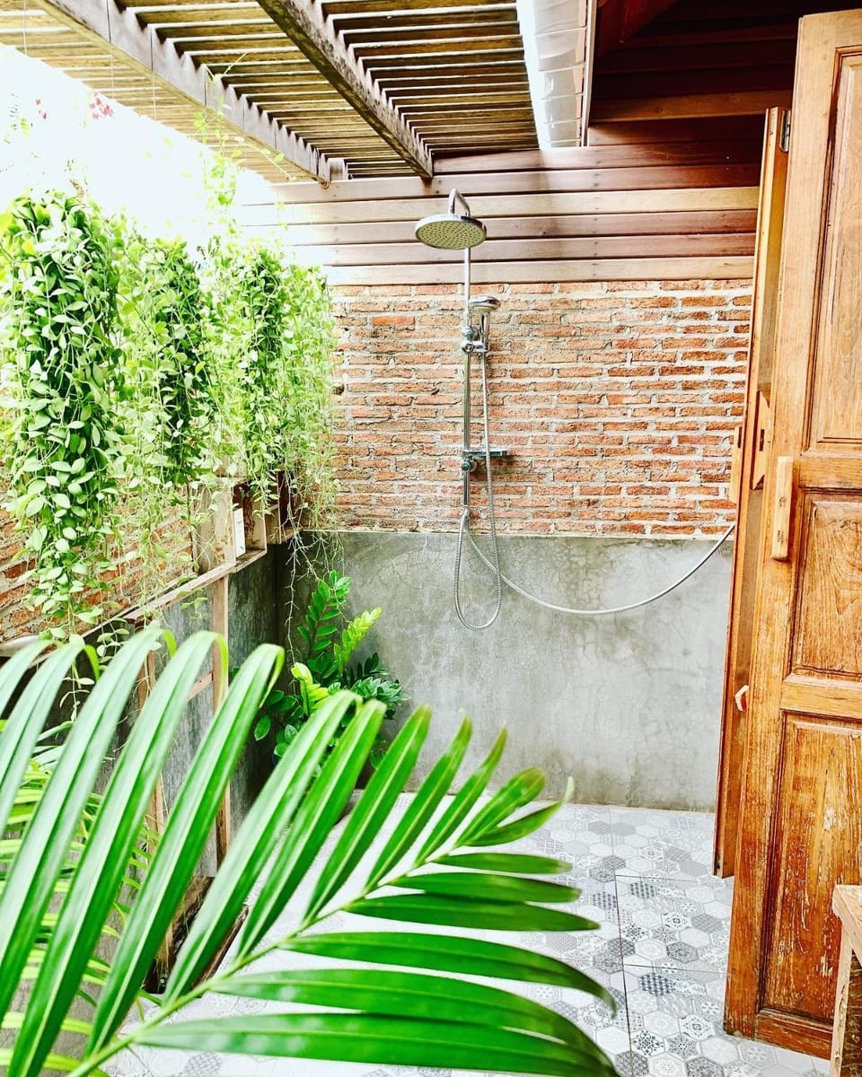 Rang Robin Farmstay for 4 with pool Bed and Breakfast in Laos