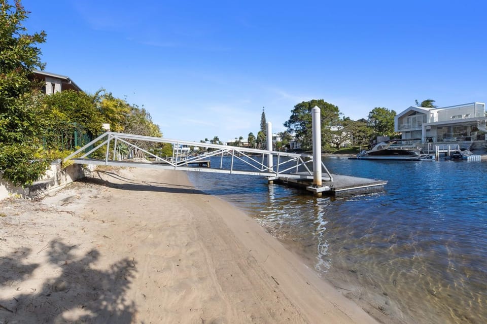 Noosa Riverfront Splendour, Ideal for Families House in Noosa Heads