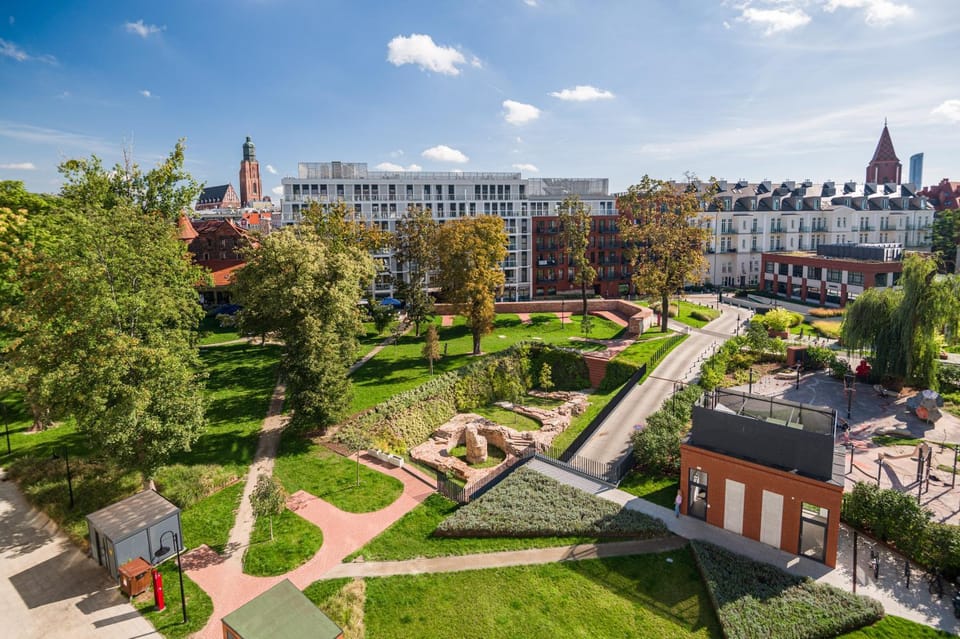 Nearby landmark, Day, Natural landscape, City view, Landmark view