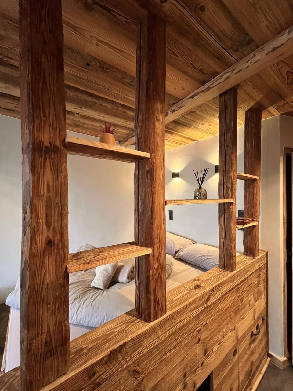 Bed, Decorative detail, Decorative detail