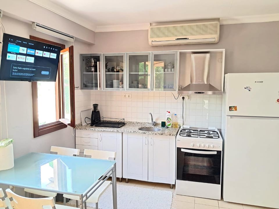 TV and multimedia, Kitchen or kitchenette, Dining area