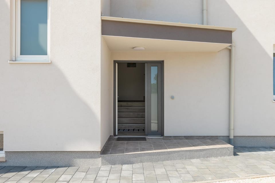 Patio, Facade/entrance