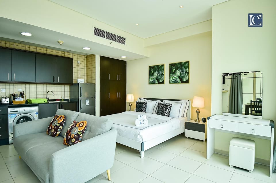 Seating area, Dining area, minibar, oven, stove, washing machine, dryer