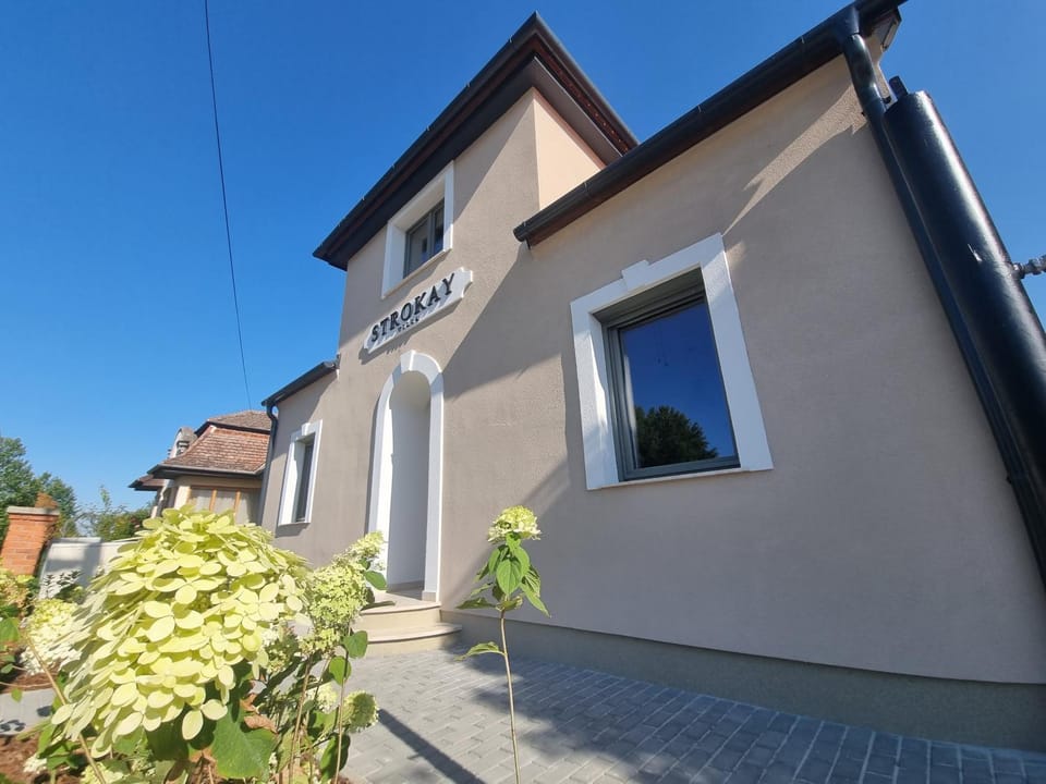 Property building, Day