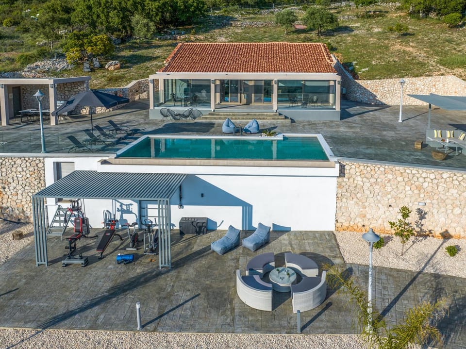Property building, Swimming pool, Swimming pool