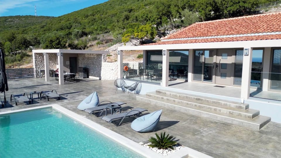 Property building, Swimming pool, Swimming pool