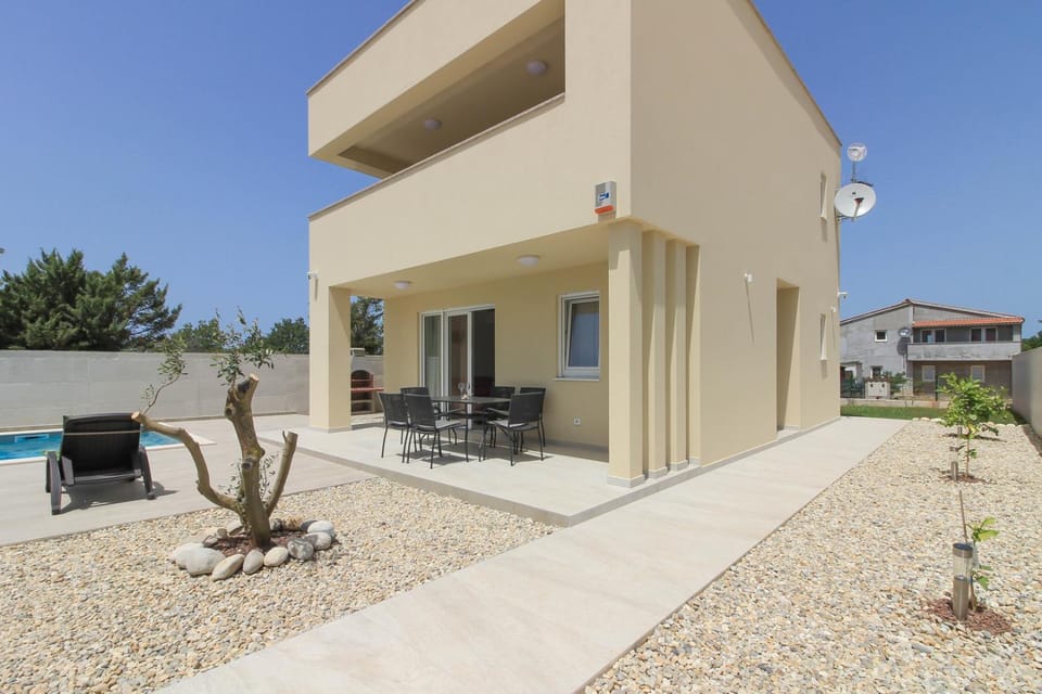Villa Sunshine with private Hydromassage Pool near the beach Villa in Fažana