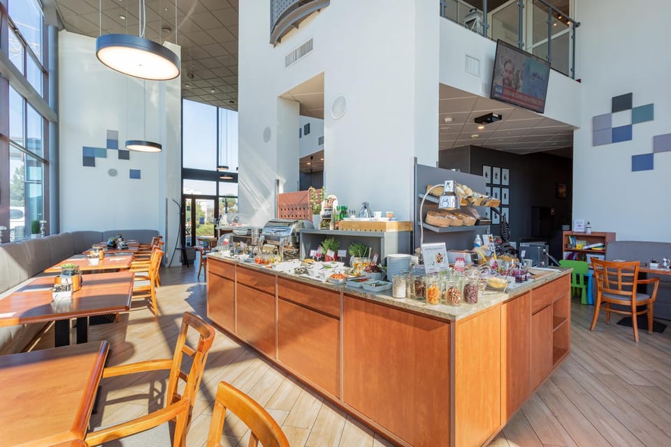 Restaurant/places to eat, Buffet breakfast