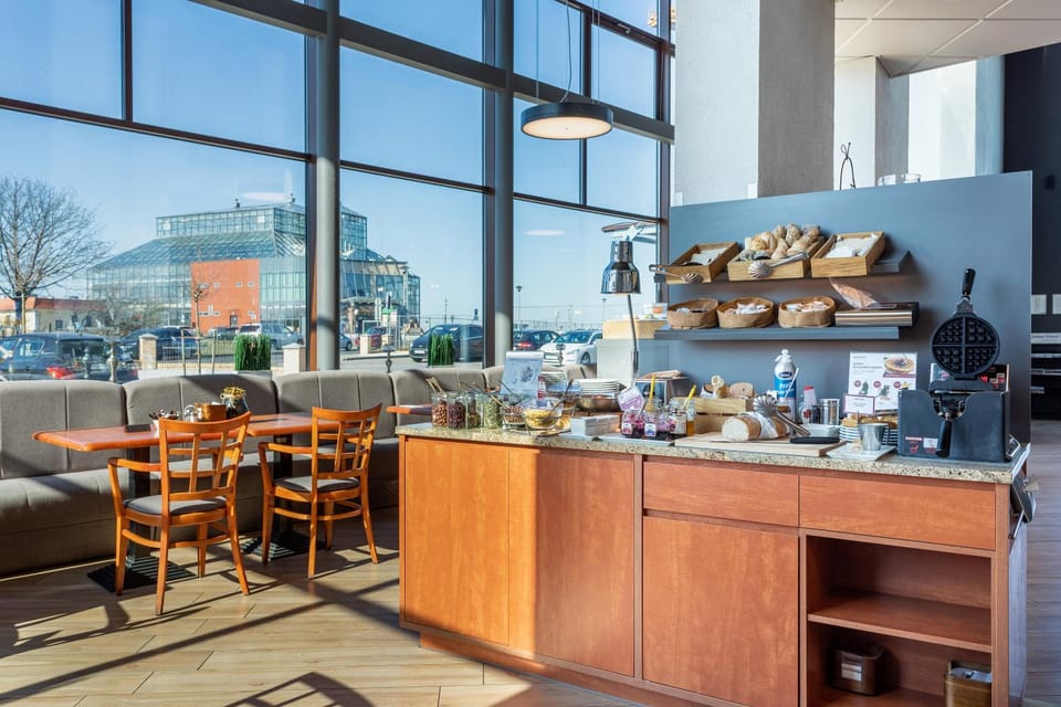 Restaurant/places to eat, Breakfast, Buffet breakfast