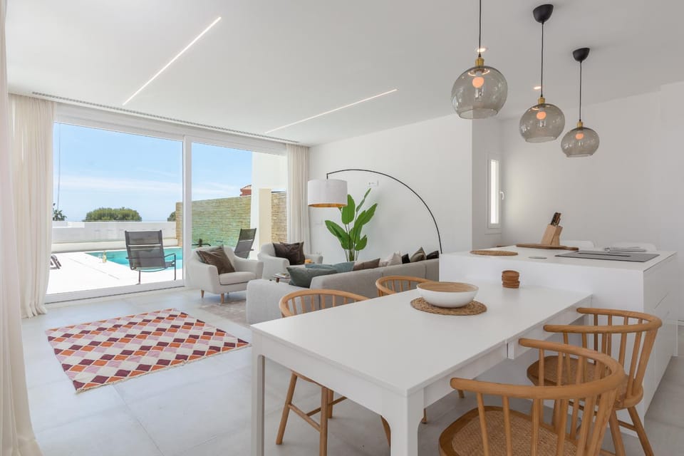 Dining area, kitchen