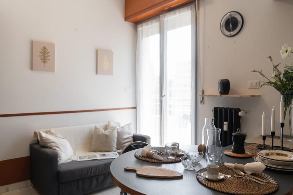 Living room, Seating area, Dining area, Breakfast