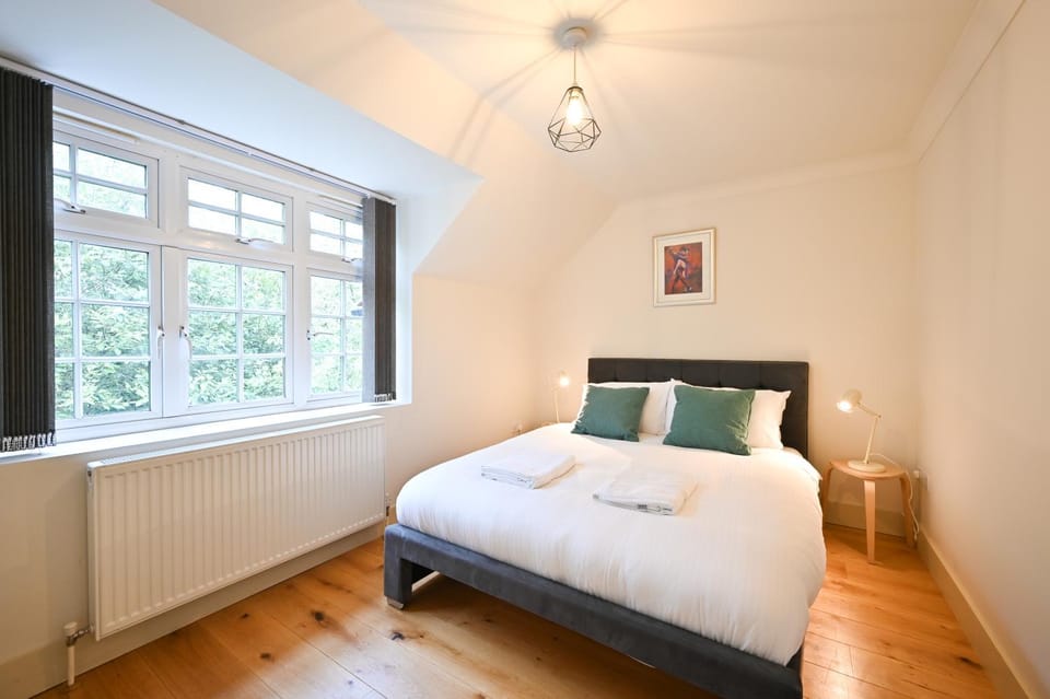 Livingo Redhill Town Centre Apartments Apartment in Redhill