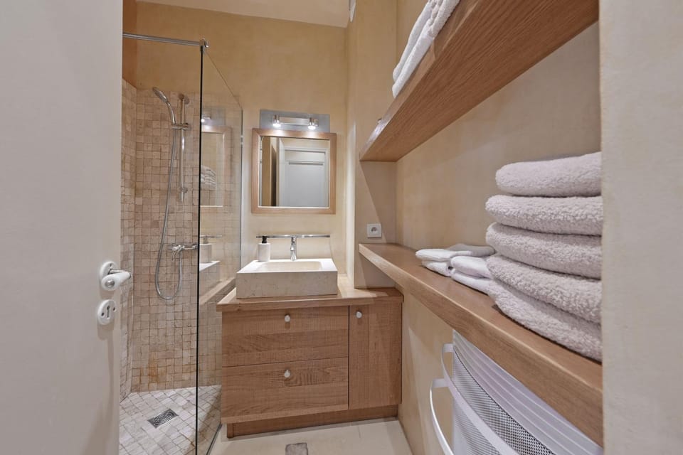 Shower, Bathroom, towels