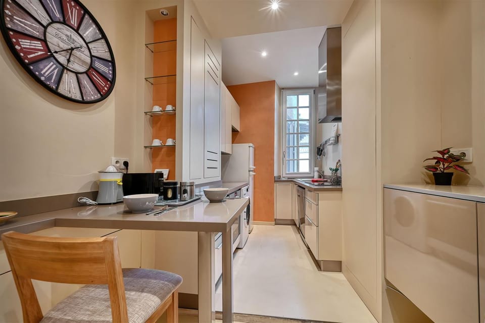 Coffee/tea facilities, Kitchen or kitchenette, Dining area