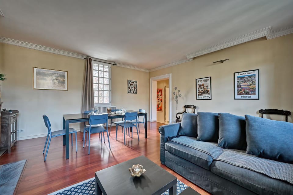 Living room, Seating area, Dining area