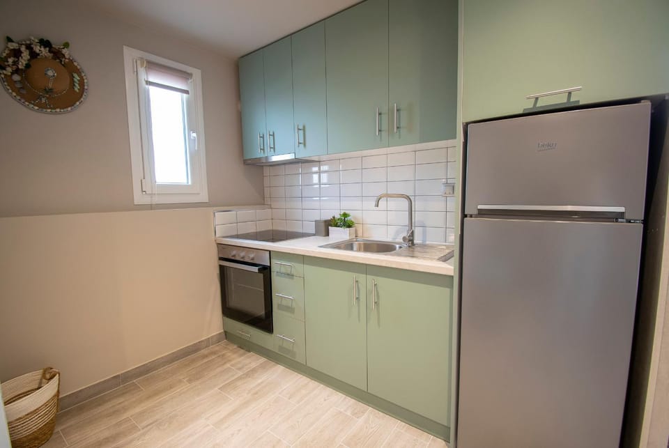Kitchen or kitchenette, oven, stove