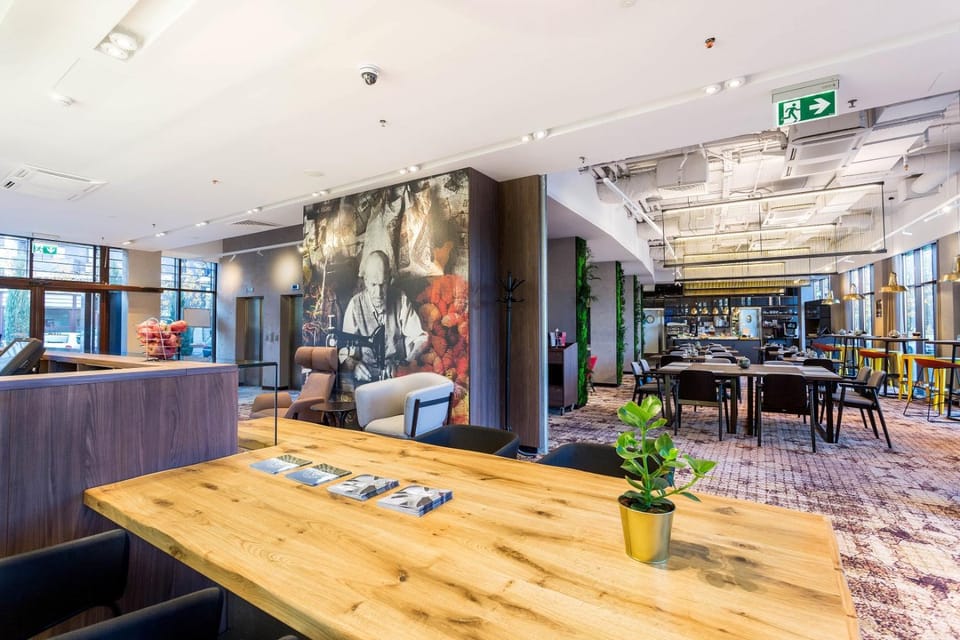 Communal lounge/ TV room, Lobby or reception