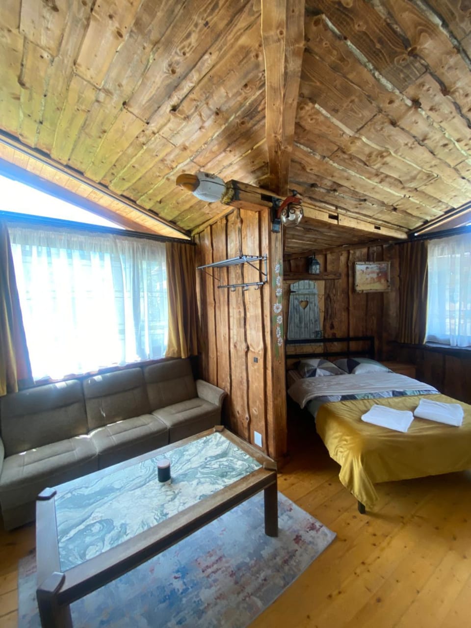 Cabana Vanatorului 8 Bed and Breakfast in Brașov County