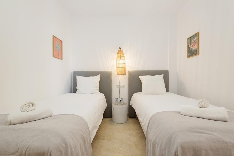 Bed, Photo of the whole room, Bedroom, towels, air conditioner