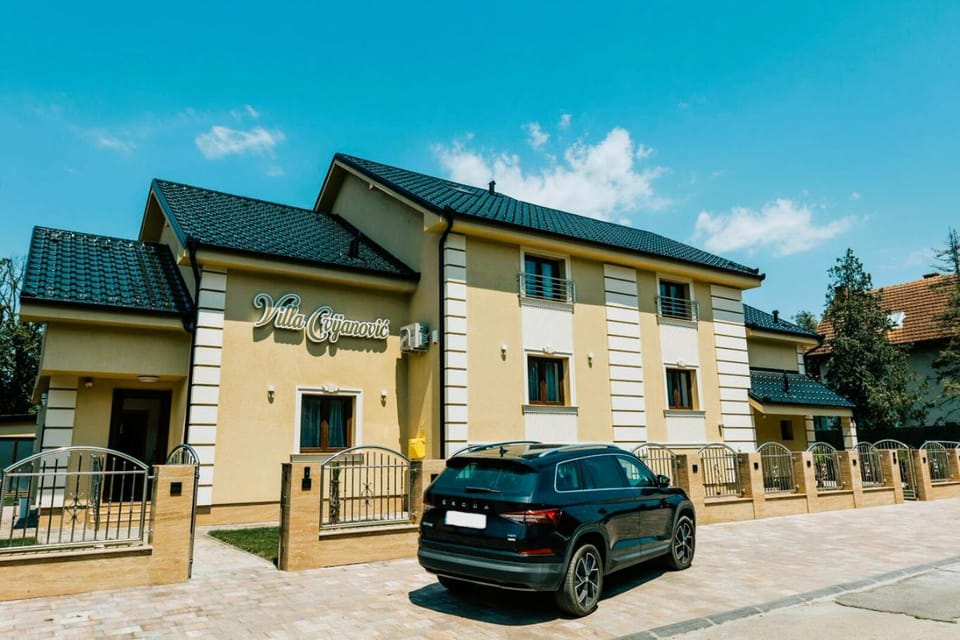 Property building, Swimming pool, Breakfast