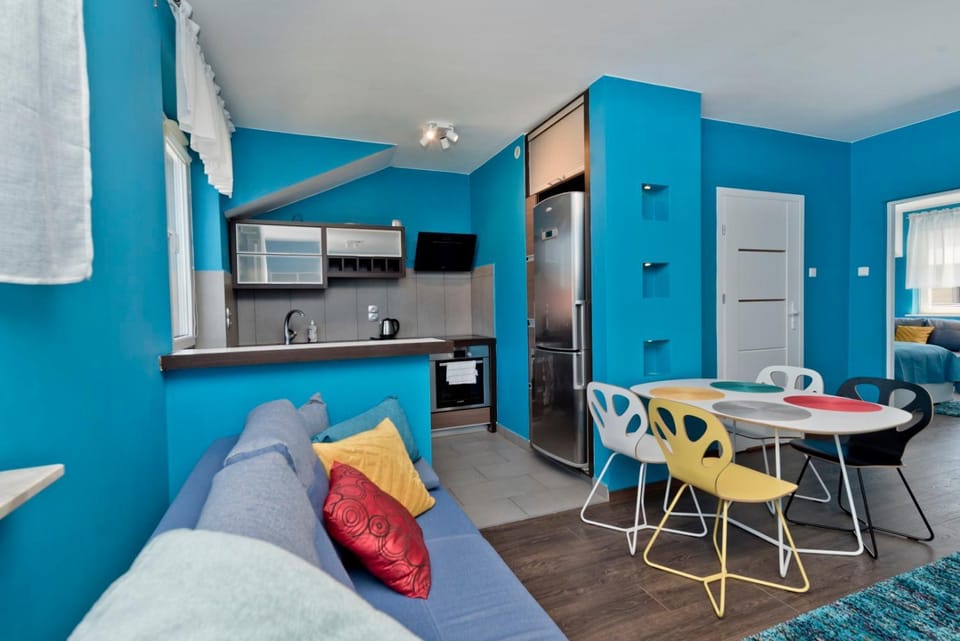 Kitchen or kitchenette, Seating area, Dining area