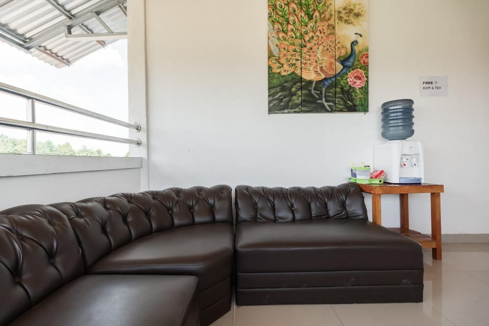 Seating area, Breakfast