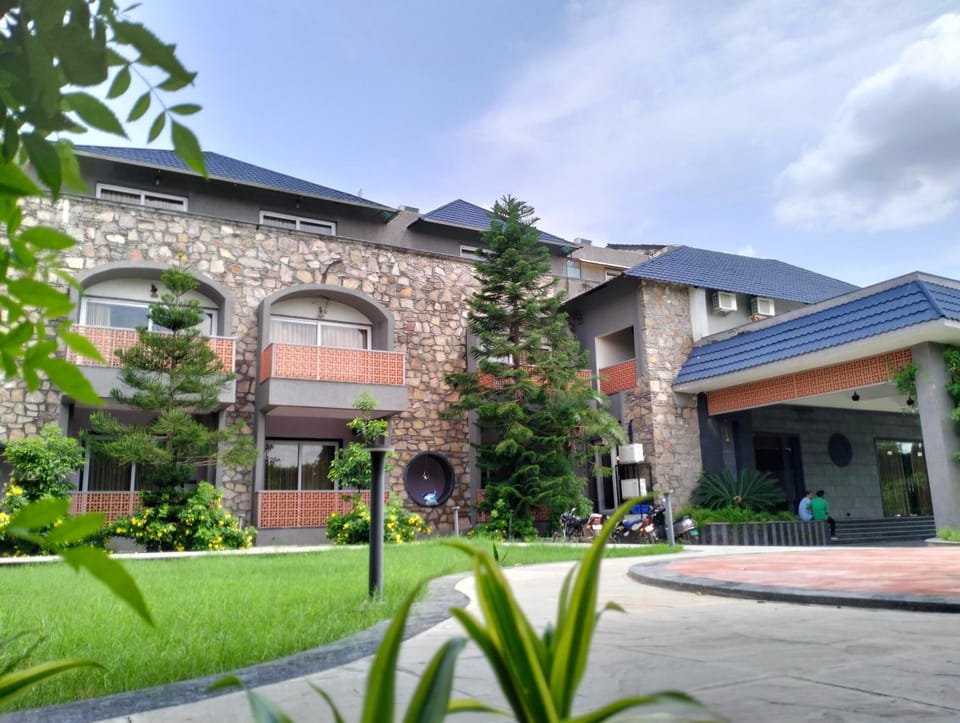 Property building, Spring, Day, Garden, Garden view