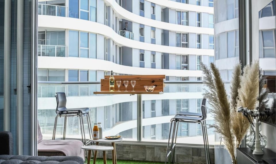 Mamad Sky High Tel Aviv Escape by SeaNRent Apartment in Tel Aviv-Yafo