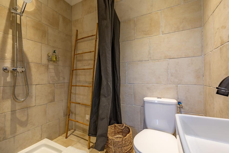 Bathroom, Living room