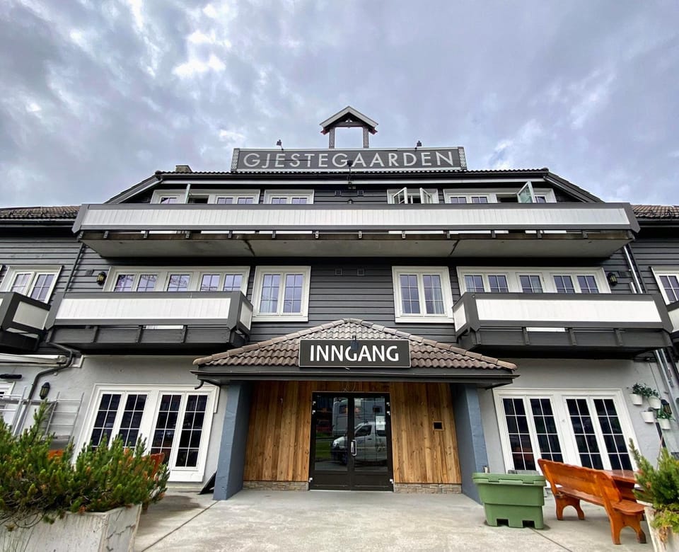 Property building, Facade/entrance, Day